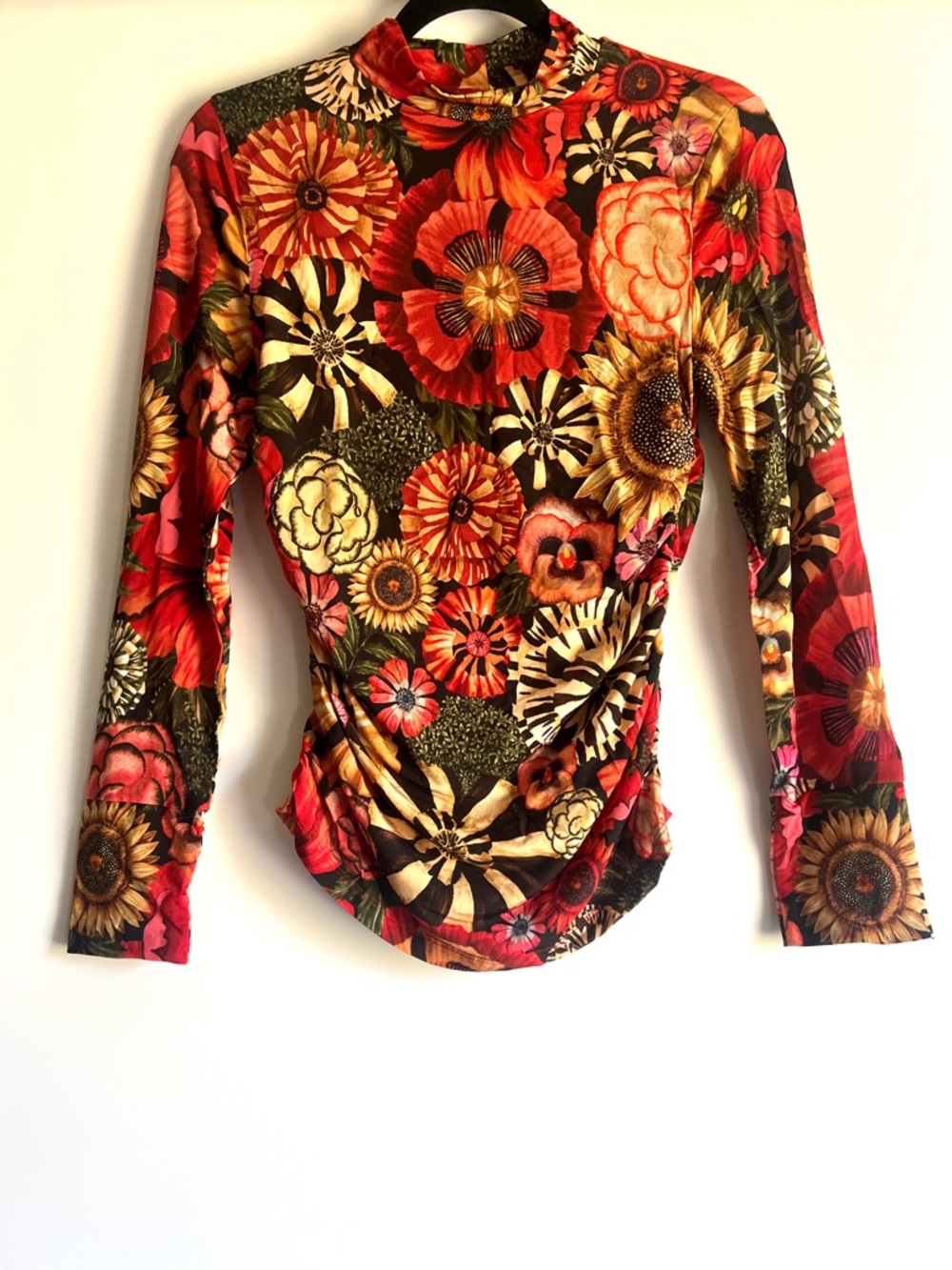 FARM Rio Black Flowershop Ruched Waist Jersey Blouse Size M NWT - Picture 3 of 15
